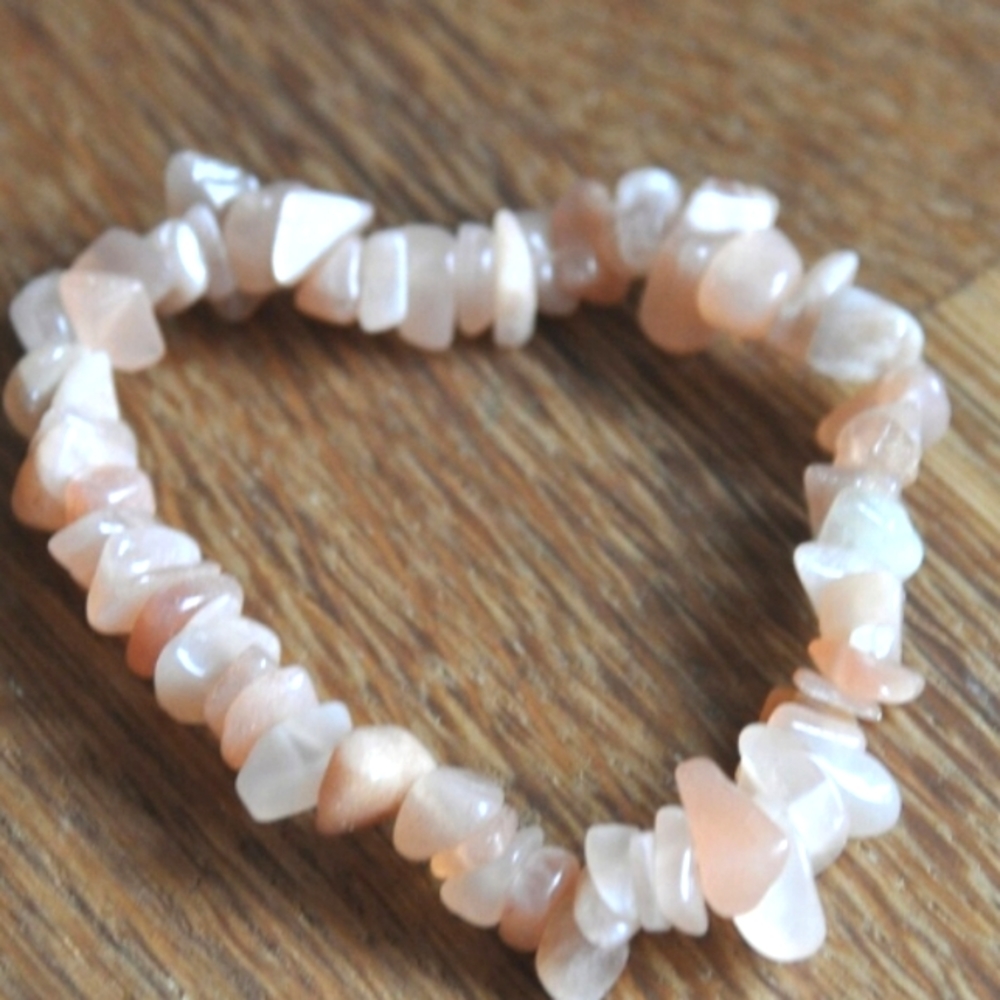 Sunstone crystal chip bracelet!